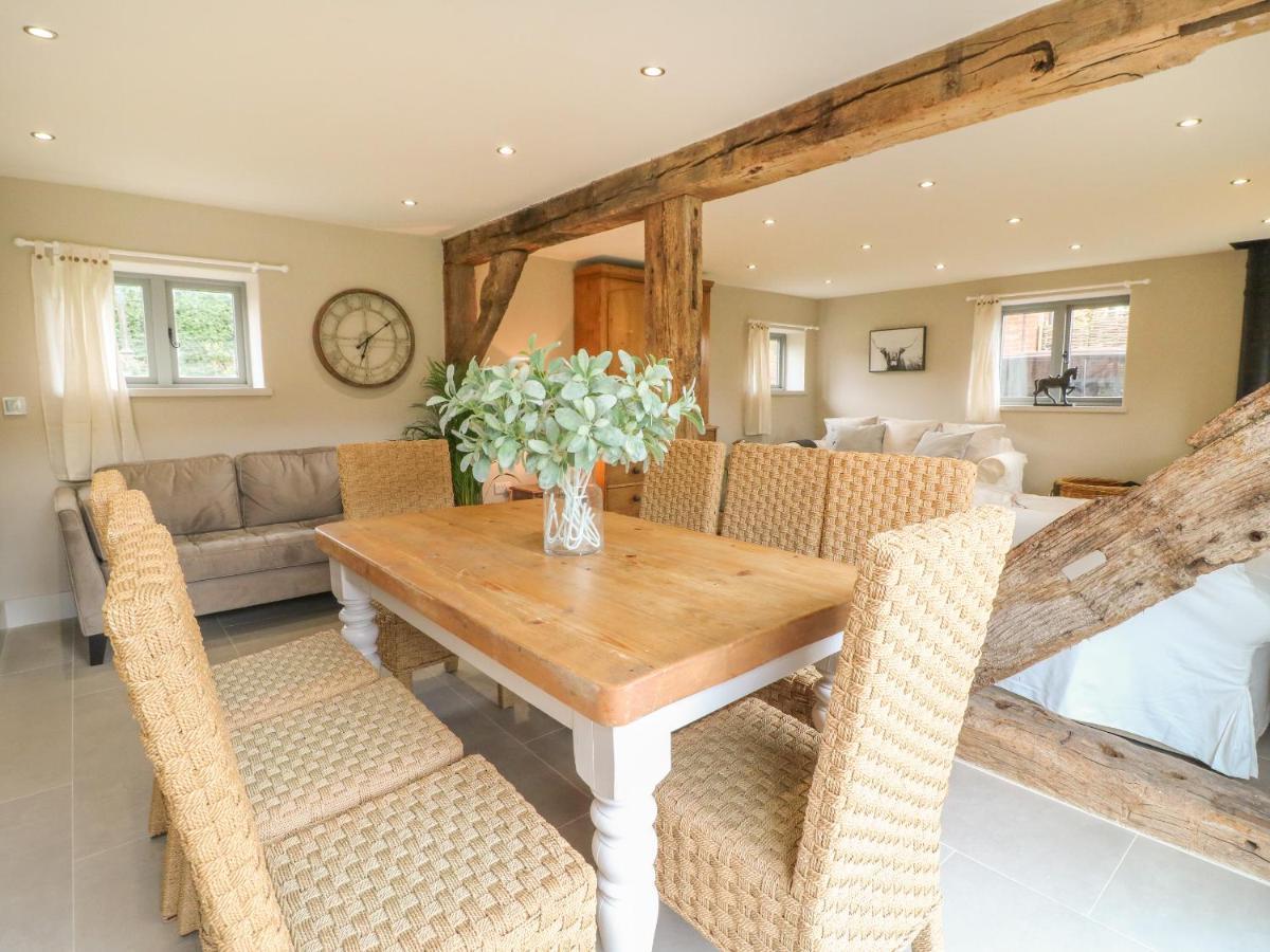 Upper Barn Villa Stafford Exteriör bild